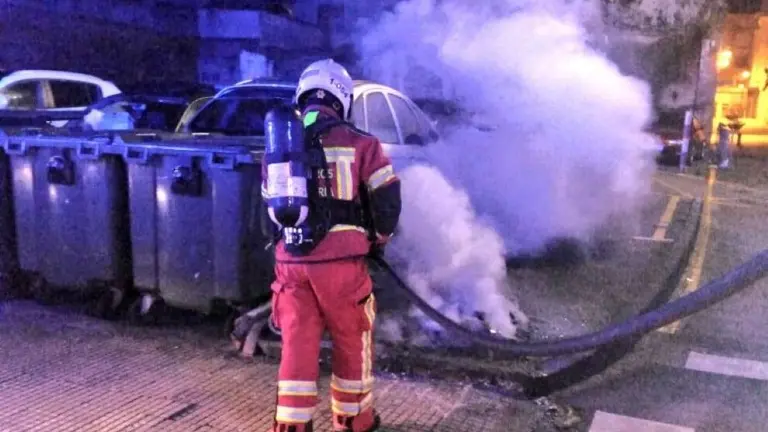 Incendio en el contenedor en Santoña.