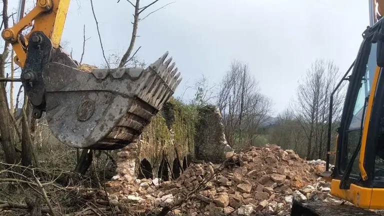 Molino de mareas derribado en Treto.