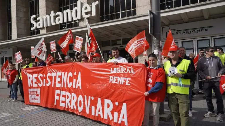 Concentraci&oacute;n de los ferroviarios en Santander.