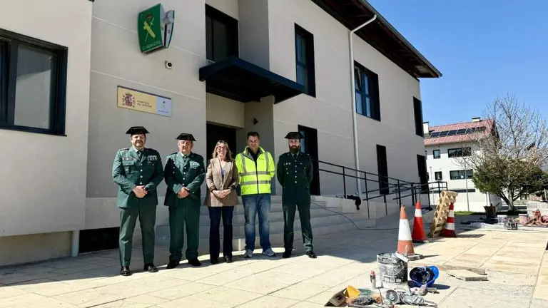Visita al acuartelamiento de Reinosa.