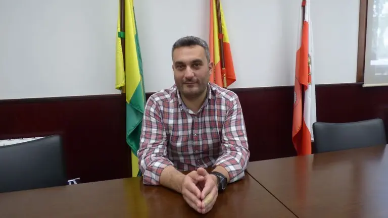 El alcalde de Ribamontán al Monte,  Joaquín Arco. R.A.