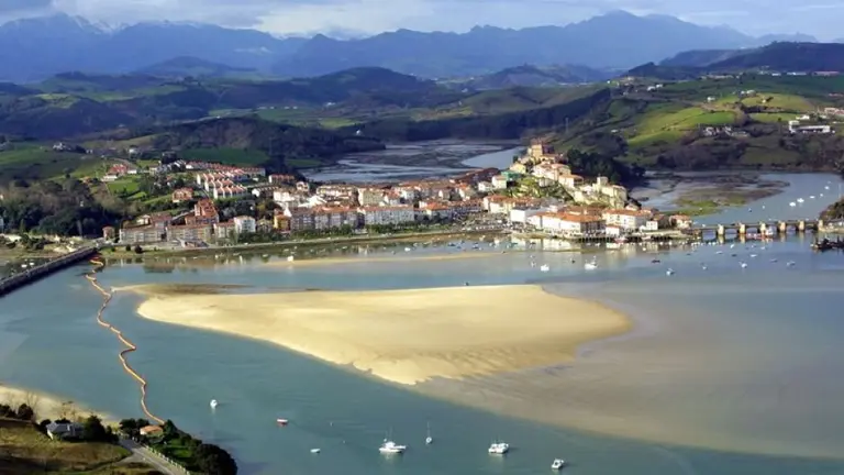 Vista de San Vicente de la Barquera.