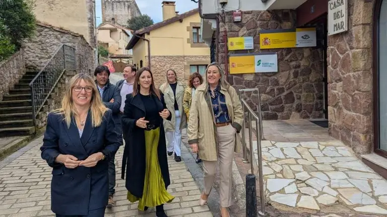 Las autoridades políticas visitaron las obras de la Casa del Mar.