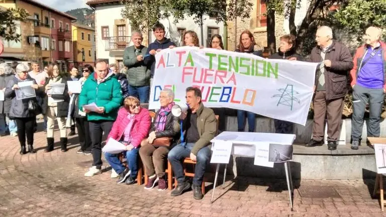 Protesta en Voto contra los parques eólicos. R.A.