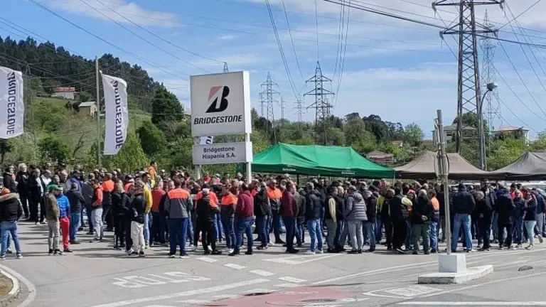 Huelga en la empresa Bridgestone en Puente San Miguel.