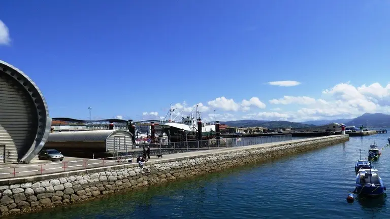 Vista del puerto pesquero de Santoña. R.A.