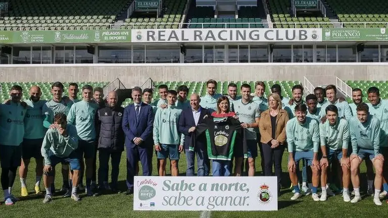 Presentación de la campaña con la plantilla del Racing.