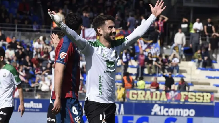 El Racing se impuso por 1-3 tras ir perdiendo.