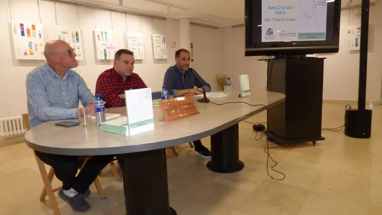 Presentaci&oacute;n del libro de relatos en Santo&ntilde;a. R.A.