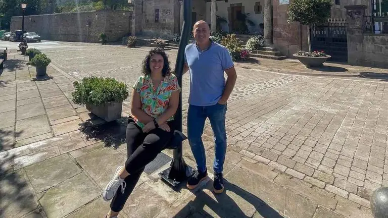 El alcalde de Cartes, Agustín Molleda, en el exterior del Ayuntamiento.