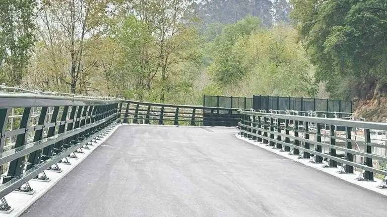 Paso elevado en Alfoz de Lloredo.