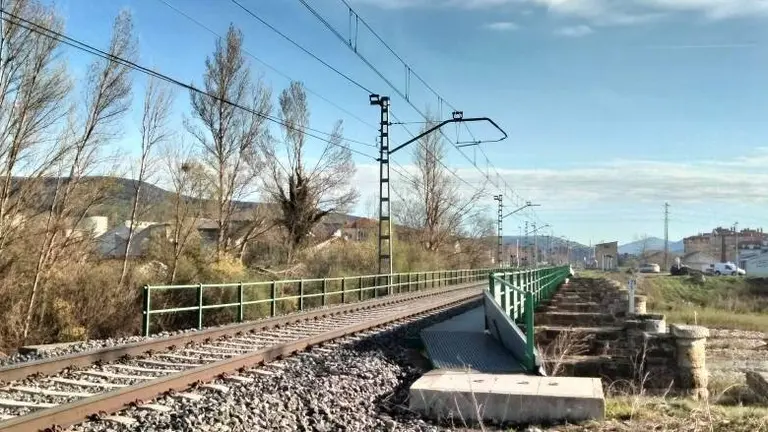 V&iacute;as del tren a su paso por Campoo  de Enmedio. R.A.