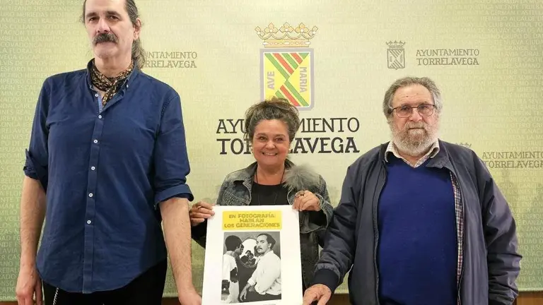 Presentaci&oacute;n de la exposici&oacute;n colectiva en Torrelavega.
