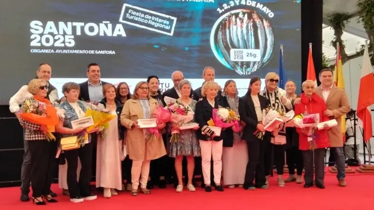 Mujeres jubiladas y homenajeadas en Santo&ntilde;a. R.A.