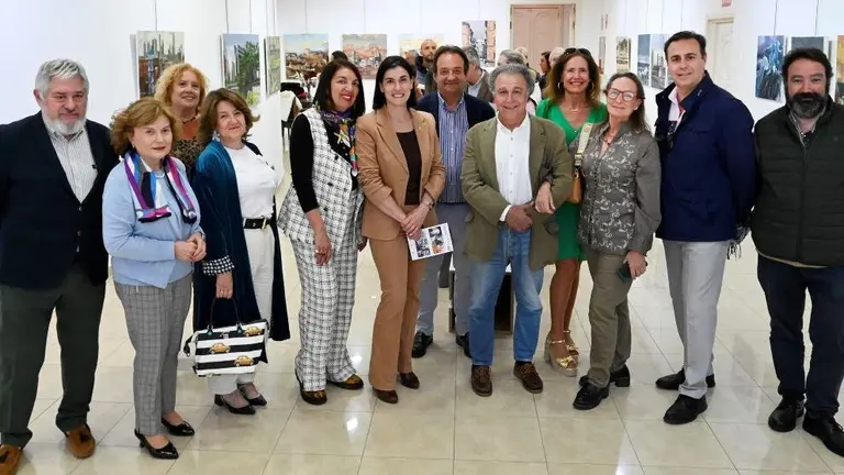 Inauguraci&oacute;n de la exposici&oacute;n de Paco Paso en Santander.