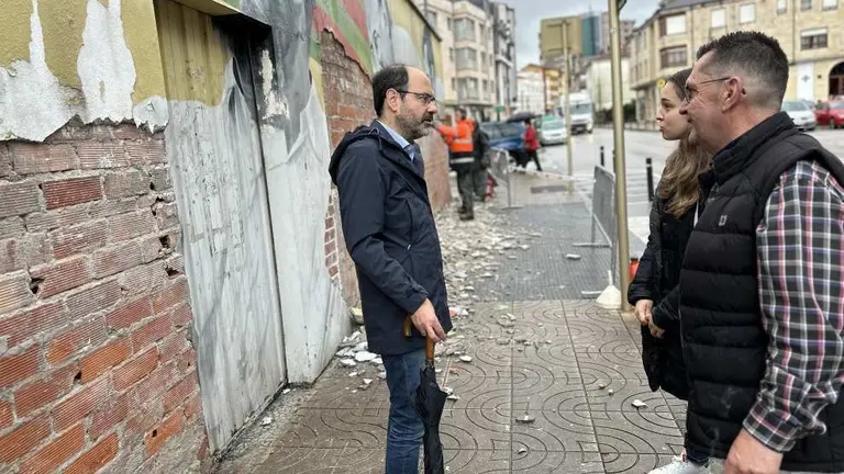 Obras de restauración del mural de la Peña Bolística.