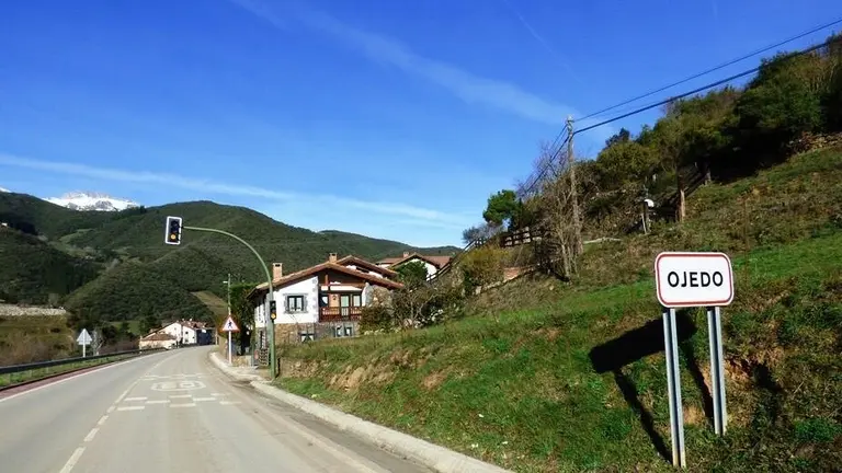 Carretera en la localidad de Ojedo, en Cillorigo de Liébana. R.A.