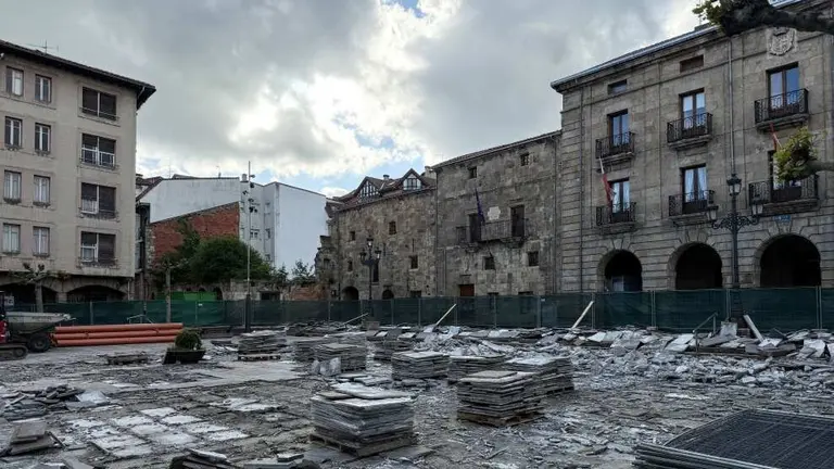 Obras en la Plaza de España en Reinosa.