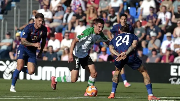 El encuentro acab&oacute; en empate a tres.