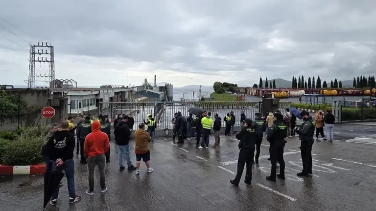 Huelga en la empresa Derivados del Fl&uacute;or en Ont&oacute;n.