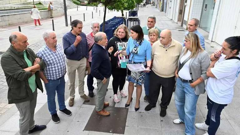 Reuni&oacute;n con los vecinos de Tet&uacute;an.
