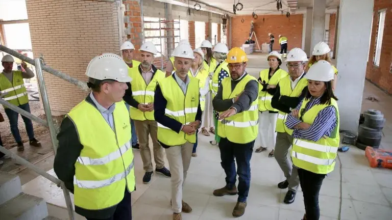Visita al interior de las obras en el instituto.