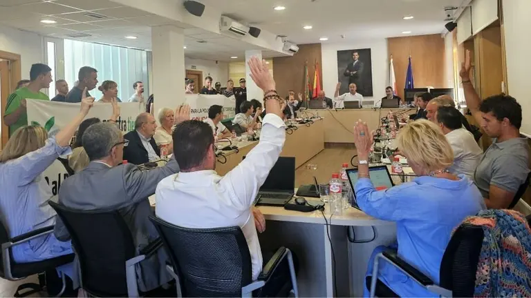 Sesión plenaria en el Ayuntamiento de Torrelavega.