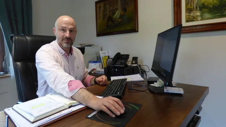 El alcalde Óscar Villegas (PRC) en su despacho del Ayuntamiento. R.A.