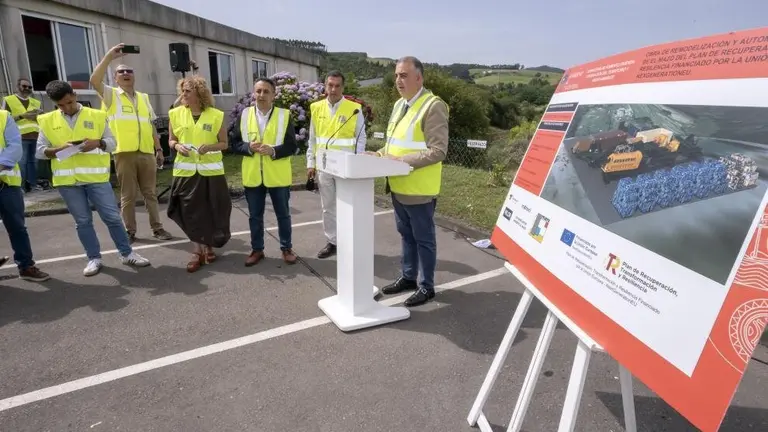 Un momento del inicio de las obras y de la explicación del proyecto.