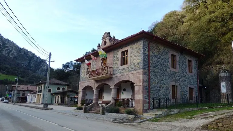 Ayuntamiento de Camaleño. R.A.