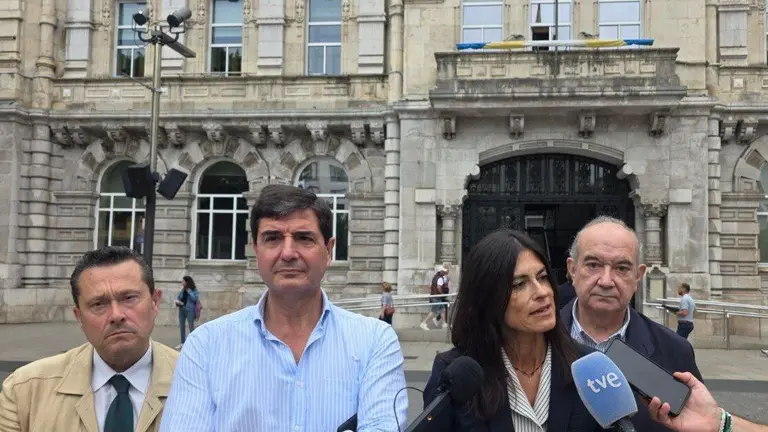 Representantes de Vox en Santander.