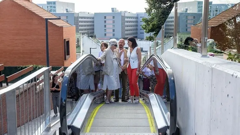 Un momento de la puesta en marcha de las escaleras mec&aacute;nicas.