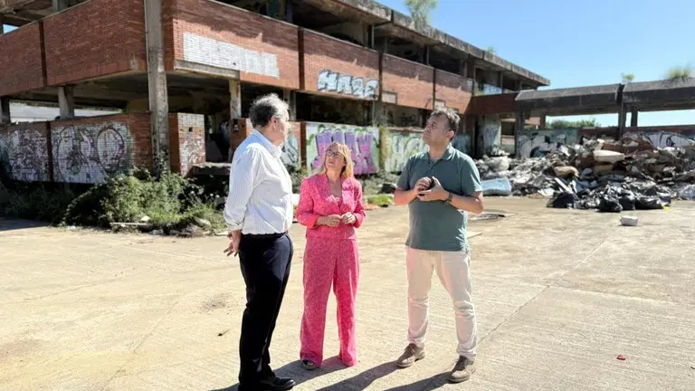 Instalaciones de Simsa y las autoridades políticas.