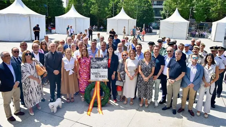 Asistentes al homenaje a Miguel &Aacute;ngel Blanco.