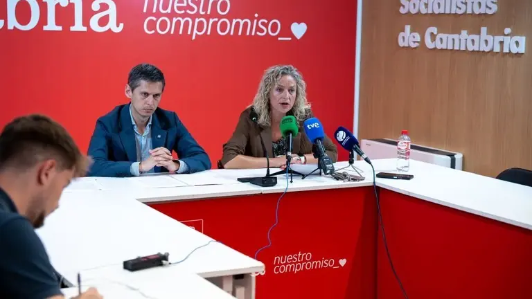 Susana Herrán y Mario Iglesias en rueda de prensa.