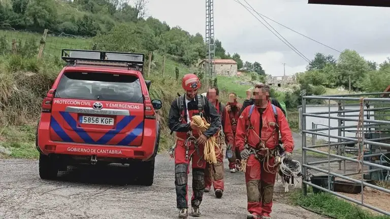 Espeleólogos tras salir de Cueto-Coventosa.