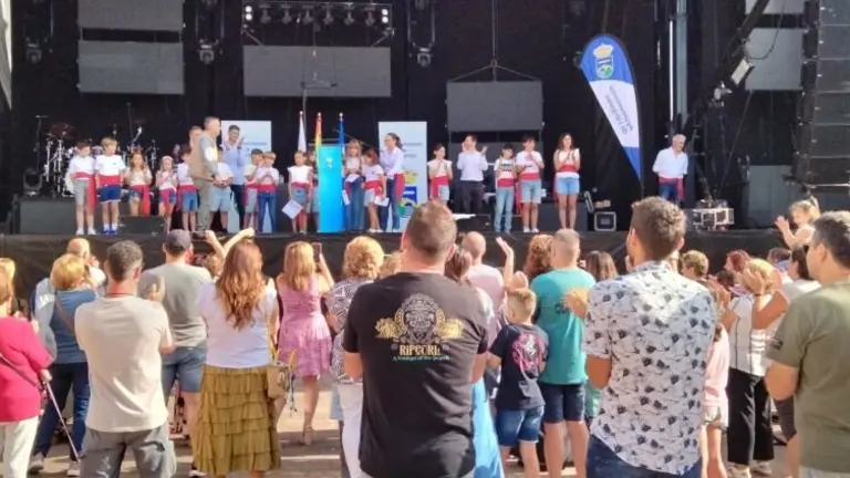 Un momento del preg&oacute;n infantil en Li&eacute;rganes. R.A.