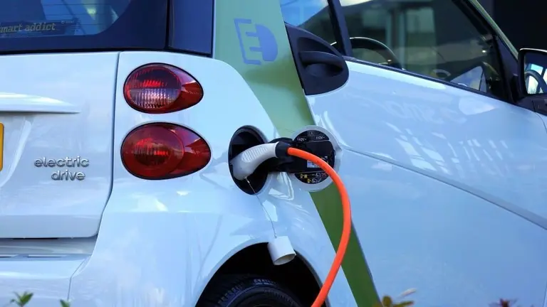 Coche el&eacute;ctrico que se subvencionar&aacute;