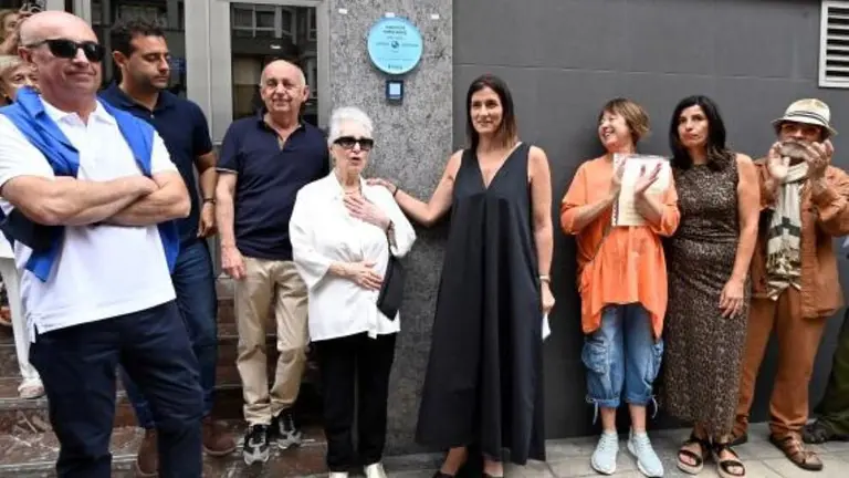 Descubrimiento de la placa en Santander.
