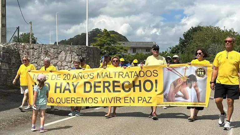 Manifestación de la AMA en Argoños.