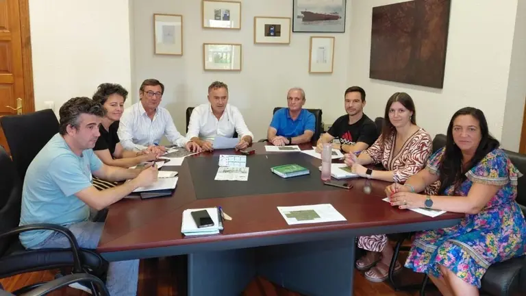 Reunión de las autoridades políticas.