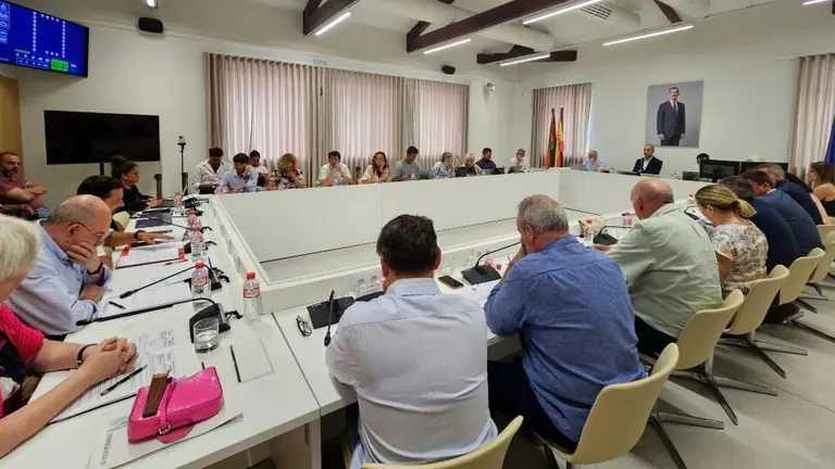 Los concejales en el Pleno de Torrelavega de hoy.