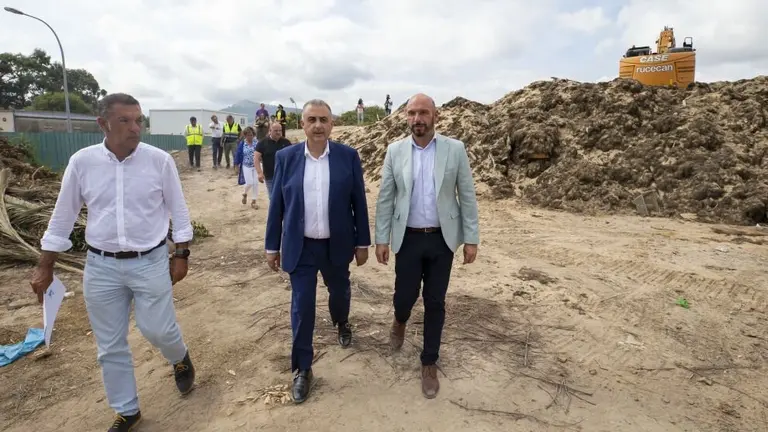 Visita a las obras del futuro punto limpio de Laredo.