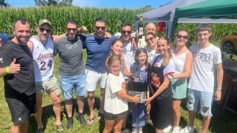 Grupo en el Concurso de Paellas en Gama.