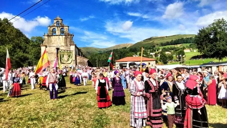 Procesi&oacute;n en el santuario de la virgen de Valvanuz. R.A.