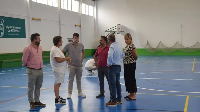 Obras de mejora en el polideportivo de Vioño.