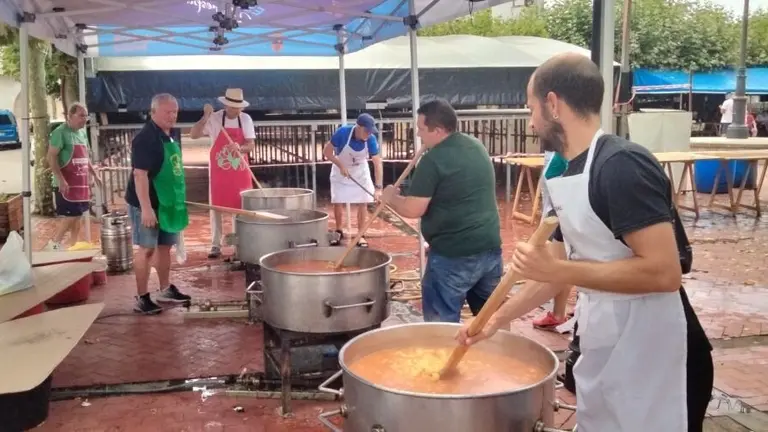 Preparaci&oacute;n del marmite en Escalante. R.A.