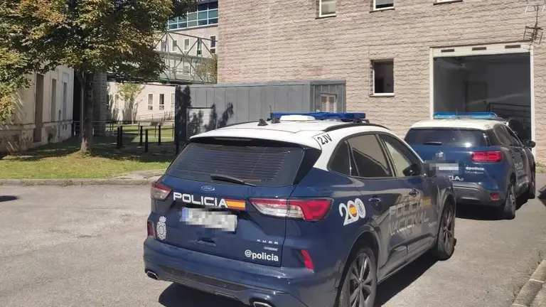 Vehículos de la Policía Nacional.