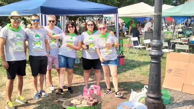 Los grupos prepararon marmita y otros platos. R.A.