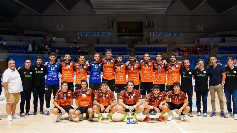 Plantilla y cuerpo t&eacute;cnico del Bathco.